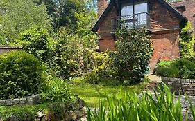 Beautiful 3 Bed Cottage In Lymington. Perfectly Located For Coast And New Forest